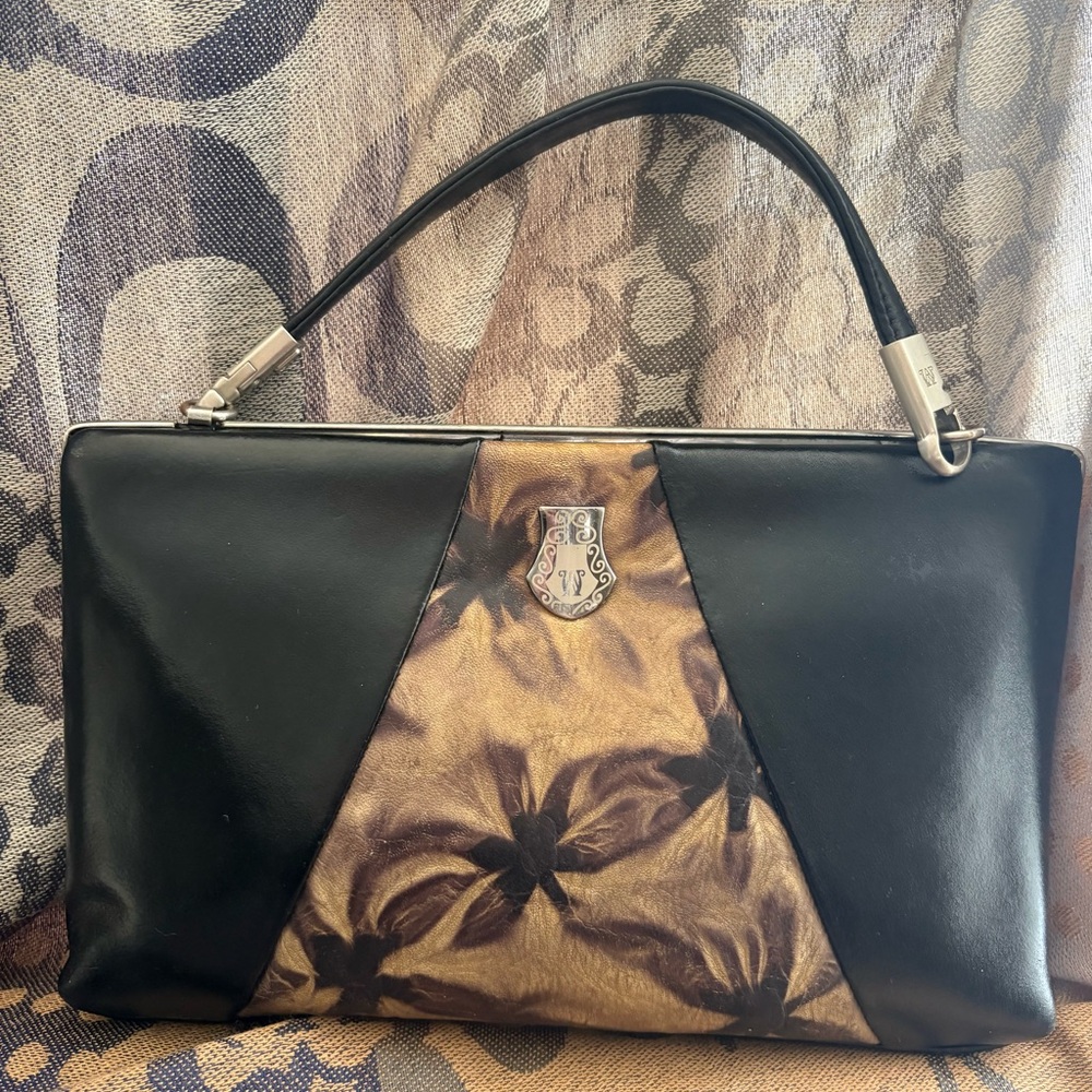 Elegant Wanlima Black and Gold Clutch